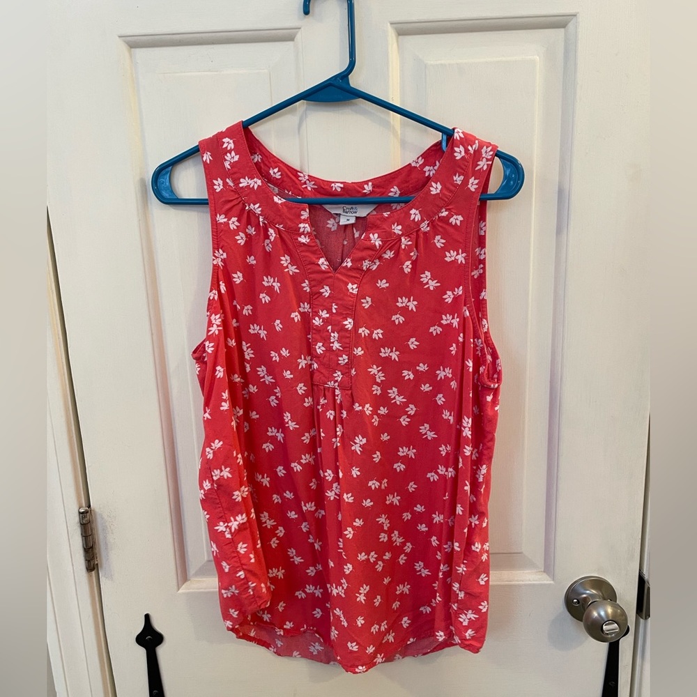 Salmon pink with white flowers Croft & Barrow medium tank top